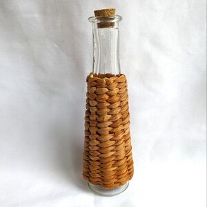 Wicker bottle 7 in